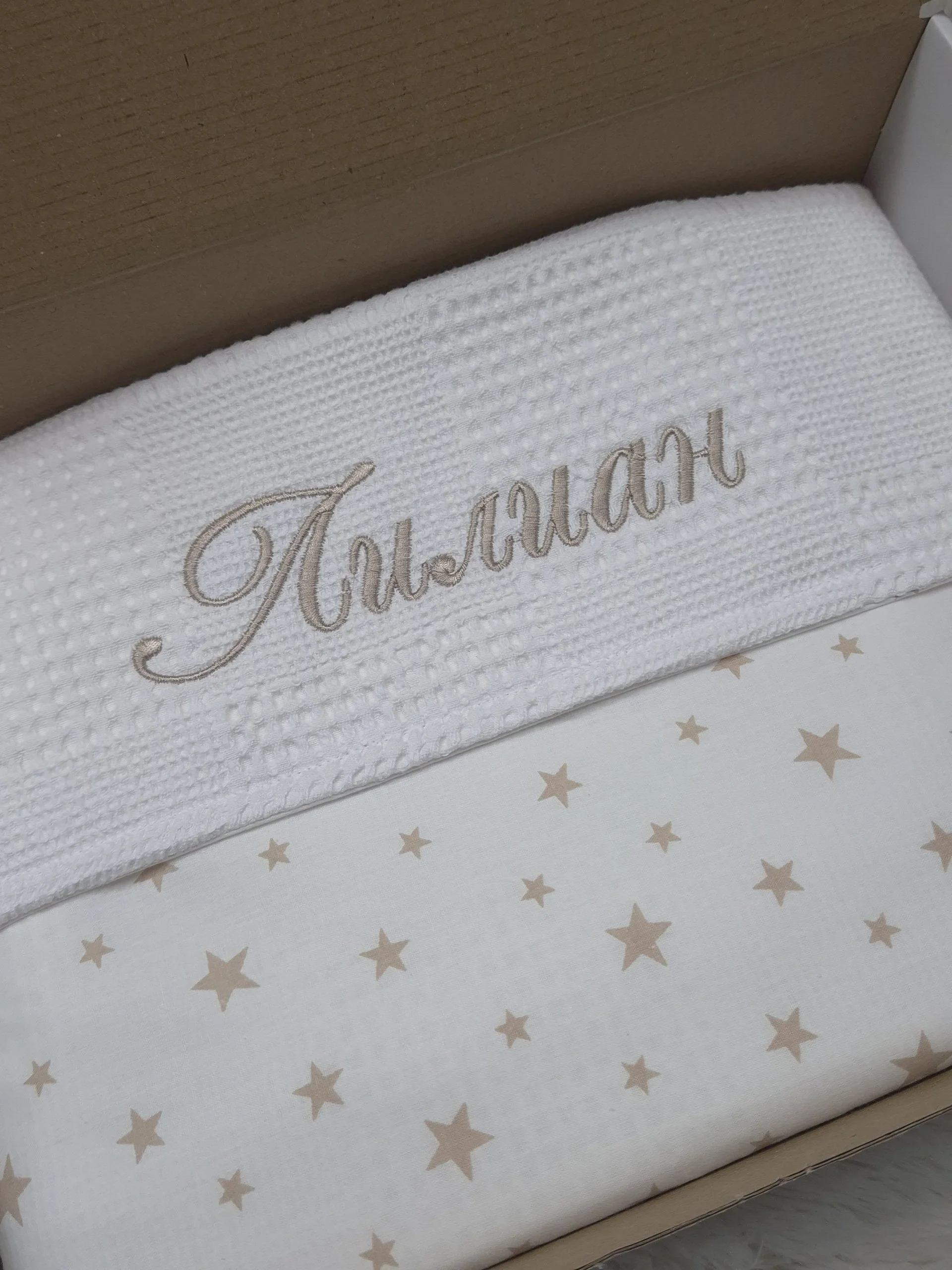 %D0%9E%D0%B4%D0%B5%D1%8F%D0%BB%D0%BE+%D1%81+%D0%B1%D1%80%D0%BE%D0%B4%D0%B5%D1%80%D0%B8%D1%8F+%D0%97%D0%B2%D0%B5%D0%B7%D0%B4%D0%B8%2C+%D0%B1%D0%B5%D0%B6%D0%BE%D0%B2%D0%BE