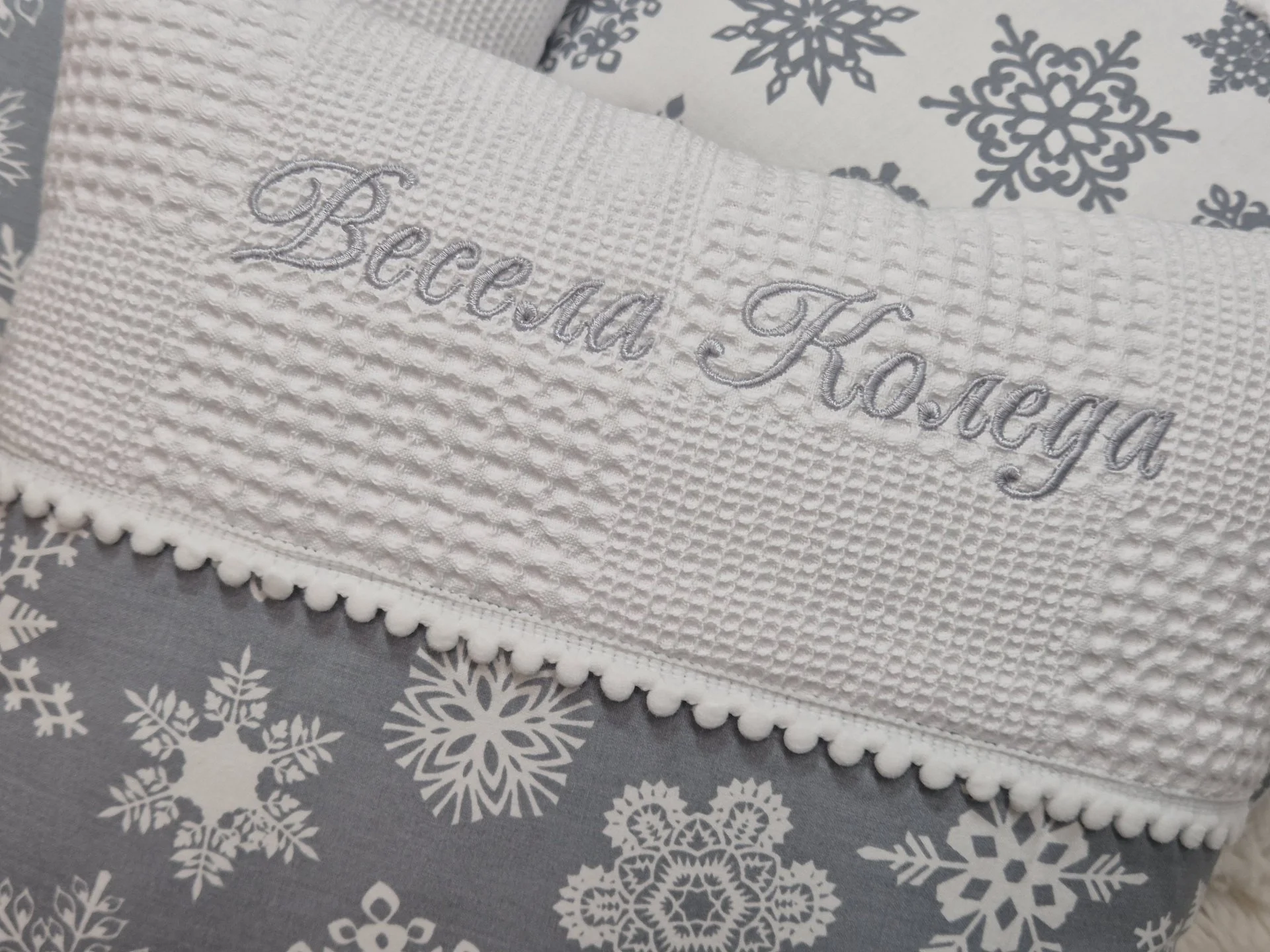 %D0%92%D1%8A%D0%B7%D0%B3%D0%BB%D0%B0%D0%B2%D0%BD%D0%B8%D1%87%D0%BA%D0%B0+%D1%81+%D0%B1%D1%80%D0%BE%D0%B4%D0%B5%D1%80%D0%B8%D1%8F+%D0%92%D0%B5%D1%81%D0%B5%D0%BB%D0%B0+%D0%9A%D0%BE%D0%BB%D0%B5%D0%B4%D0%B0