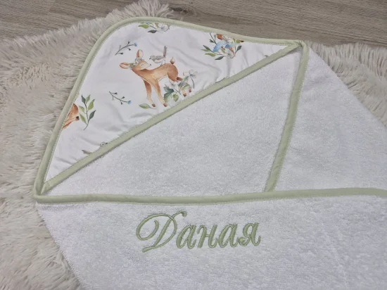 Бебешка хавлия с бродерия Сърнички, зелено