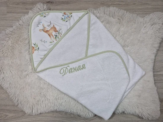 Бебешка хавлия с бродерия Сърнички, зелено