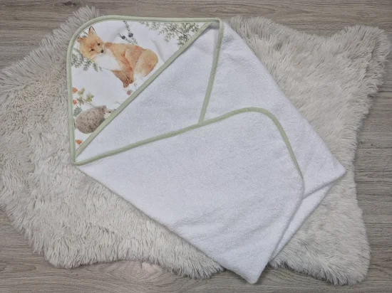 Бебешка хавлия с име Лиса, зелено