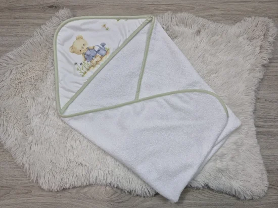Бебешка хавлия с бродерия Теди, зелено